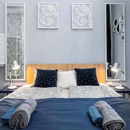 Synagogue Apartment *